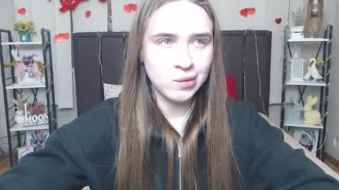 LauraHlot online show from February 8, 2026, 6:28 am