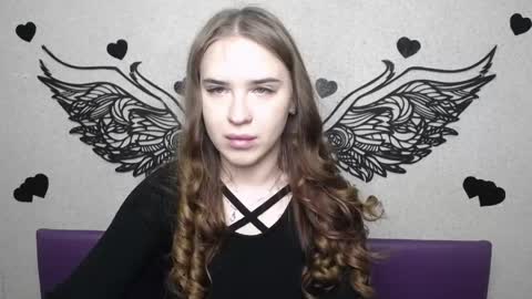 LauraHlot online show from April 15, 2026, 5:47 am