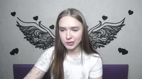 LauraHlot online show from April 24, 2026, 5:48 pm