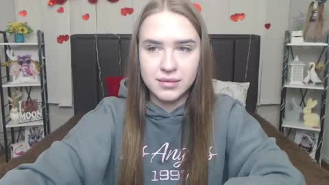LauraHlot online show from May 3, 2026, 5:52 pm