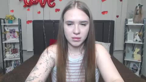 LauraHlot online show from May 8, 2026, 5:40 pm