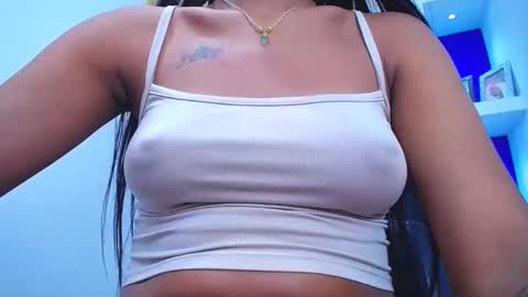 lauramossart online show from November 19, 2025, 5:51 am