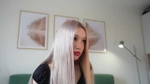 Snapshot of lauramusk chatting on September 18, 2025, 8:49 am Laura online show from September 18, 2025, 8:49 am