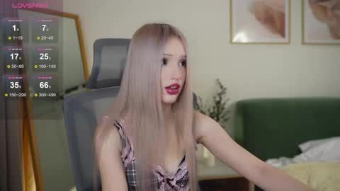 Snapshot of lauramusk chatting on October 9, 2025, 4:38 pm Laura online show from October 9, 2025, 4:38 pm