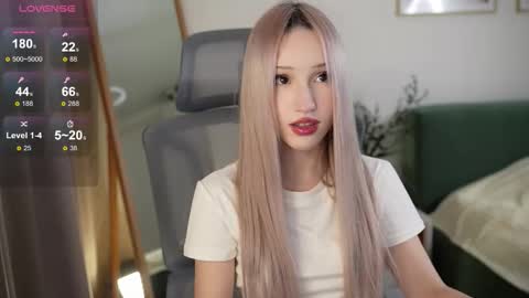 Snapshot of lauramusk chatting on October 15, 2025, 2:39 pm Laura online show from October 15, 2025, 2:39 pm