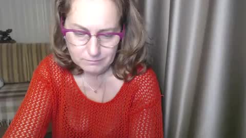 Lauraoven1 online show from December 19, 2024, 3:30 pm
