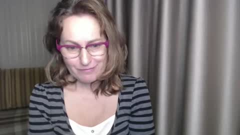 Lauraoven1 online show from December 24, 2024, 12:55 pm