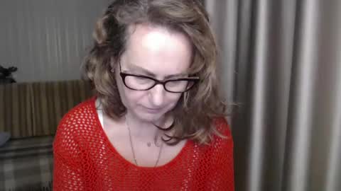Lauraoven1 online show from January 21, 2025, 4:37 pm