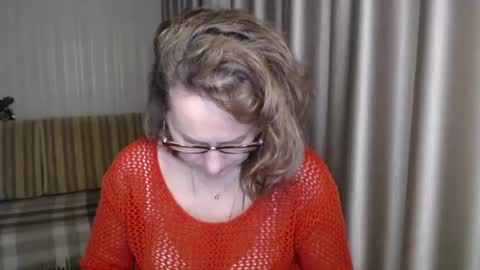 Lauraoven1 online show from January 22, 2025, 5:28 pm