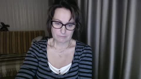 Lauraoven1 online show from February 20, 2025, 4:46 pm
