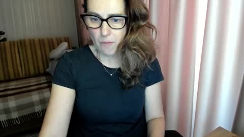 Lauraoven1 online show from February 25, 2026, 10:03 am