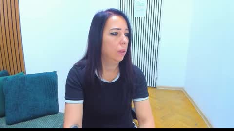 Laura online show from September 28, 2025, 3:23 am