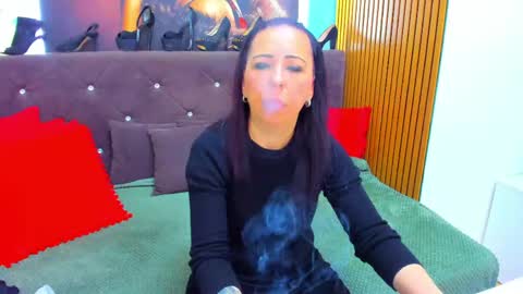 Laura online show from May 2, 2026, 3:55 am