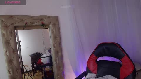 Laura Sofia online show from April 23, 2026, 2:46 am