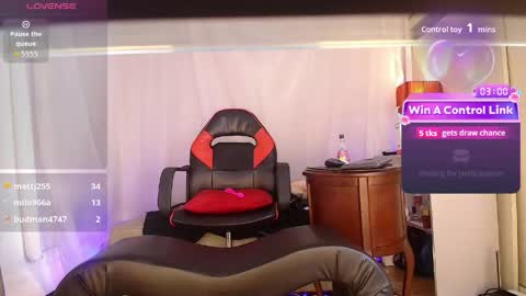 Laura Sofia online show from May 11, 2026, 3:51 pm