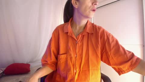 Laura Sofia online show from June 3, 2026, 7:44 am