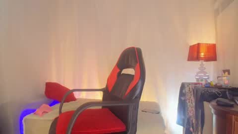 Laura Sofia online show from June 25, 2026, 10:42 am