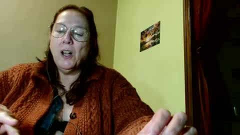 Snapshot of laureanne50 chatting on December 19, 2024, 8:44 pm laureanne online show from December 19, 2024, 8:44 pm