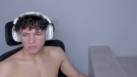 Laureent online show from September 17, 2025, 6:31 pm