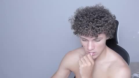 Laureent online show from October 17, 2025, 8:44 pm