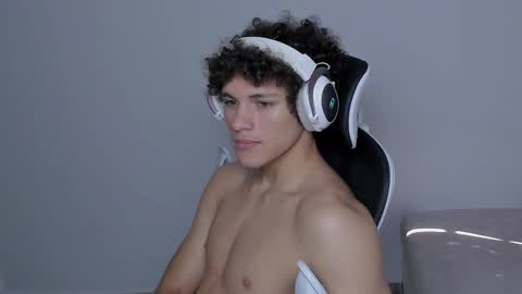 Laureent online show from November 6, 2025, 5:47 pm