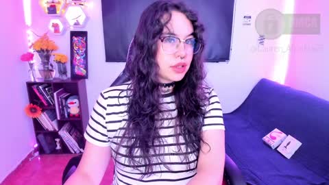  Im Lauren  independent model   online show from January 1, 2025, 10:56 pm