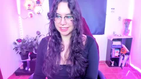  Im Lauren  independent model   online show from February 22, 2025, 2:19 pm
