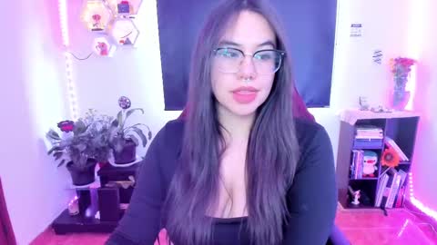  Im Lauren  independent model   online show from February 22, 2025, 8:09 pm