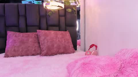 Lauren Blonde online show from January 13, 2025, 5:33 pm