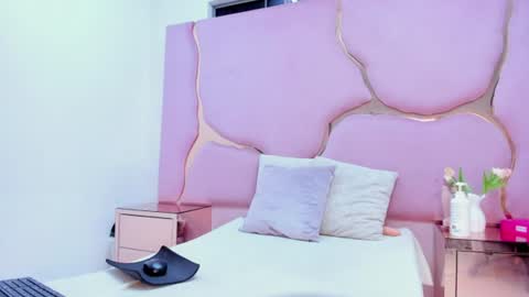 laurendpink online show from July 13, 2026, 1:58 pm