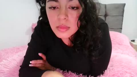 laurenhot94 online show from December 22, 2025, 10:40 pm