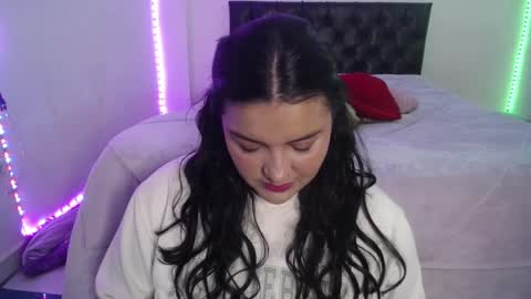 laurenkenner28_ online show from May 4, 2026, 6:48 pm