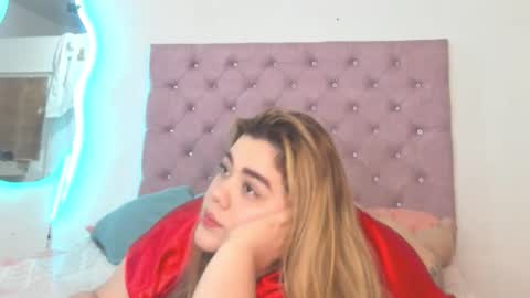 Snapshot of laurenlaine99 chatting on October 15, 2025, 4:18 pm laurenlaine online show from October 15, 2025, 4:18 pm