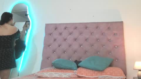 laurenlaine online show from November 30, 2025, 2:21 pm