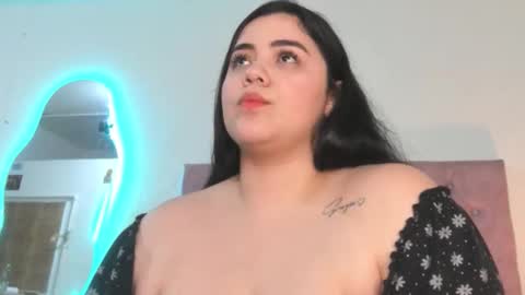 laurenlaine online show from May 5, 2026, 9:56 pm