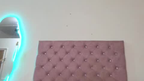 laurenlaine online show from May 7, 2026, 12:38 am