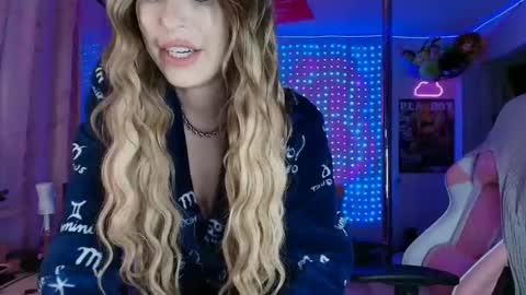 Lauren Lotus online show from June 5, 2026, 2:29 am