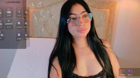 laurenn_smitth online show from October 18, 2025, 1:12 pm