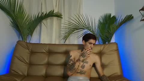 Lauren and Cristopher online show from February 21, 2025, 3:01 am