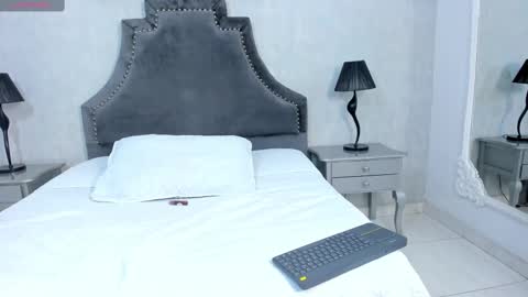 Snapshot of laurensnow1_ chatting on October 2, 2025, 4:03 pm Lauren  online show from October 2, 2025, 4:03 pm