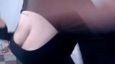 Snapshot of laurensweety_ chatting on December 3, 2024, 8:39 pm Laura online show from December 3, 2024, 8:39 pm