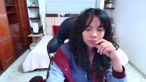 Snapshot of laurent1_ chatting on December 17, 2024, 9:17 am laurent online show from December 17, 2024, 9:17 am