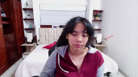Snapshot of laurent1_ chatting on December 20, 2024, 8:17 am laurent online show from December 20, 2024, 8:17 am
