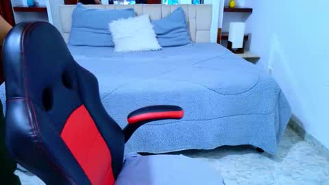 laurent online show from November 10, 2025, 3:05 am