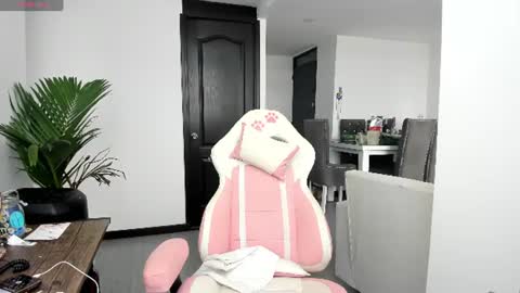 daniela angel     online show from July 7, 2026, 11:47 am