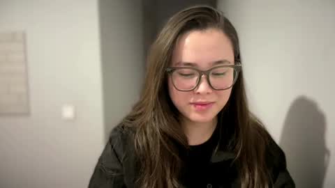 Snapshot of laurettasims chatting on May 19, 2026, 3:29 pm Amelia online show from May 19, 2026, 3:29 pm