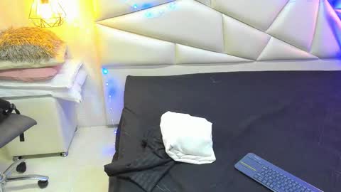 Laurent online show from December 23, 2025, 10:46 am