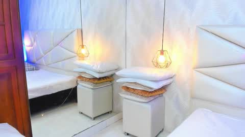 Laurent online show from February 8, 2026, 10:40 am