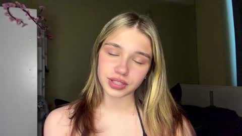 Bella online show from May 21, 2026, 11:39 am