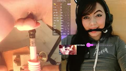 lauriss_ online show from November 17, 2025, 2:50 am